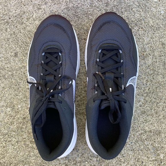 Nike Legend Essential 3NN - Black And White. Size 9.5 Mens - Picture 2 of 6